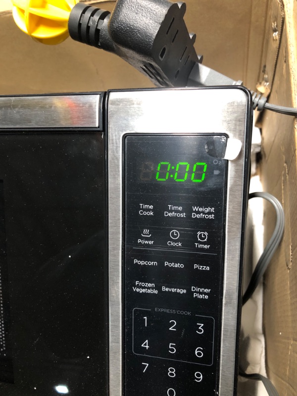 Photo 3 of **MINOR DENT ON SIDE STILL FUNCTIONAL**
BLACK+DECKER EM720CB7 Digital Microwave Oven with Turntable Push-Button Door