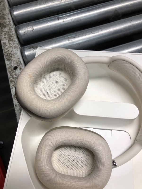 Photo 1 of Apple AirPods Max Wireless Over-Ear Headphones, Pro-Level Active Noise Cancellation, Transparency Mode, Personalized Spatial Audio, USB-C Charging, Bluetooth Headphones for iPhone - Starlight