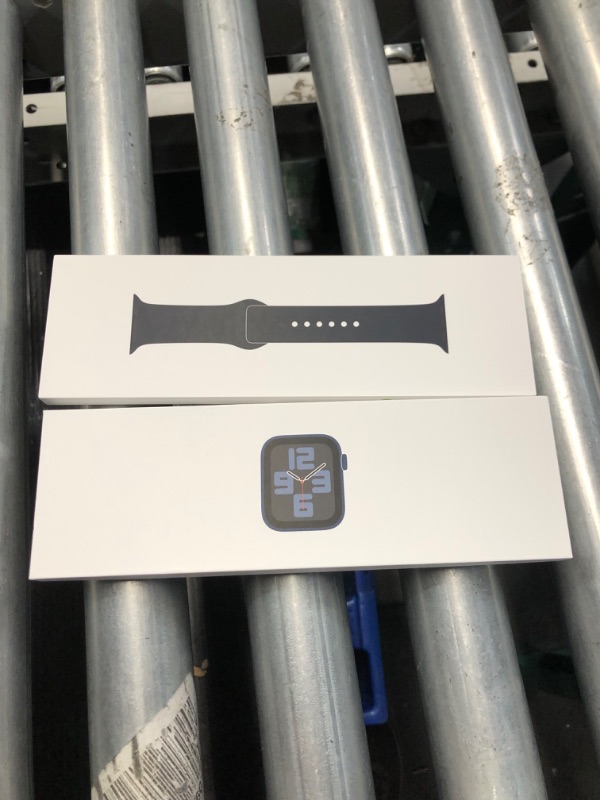 Photo 6 of ***FACTORY SEALED***
Apple Watch SE (2nd Gen) [GPS 40mm] Smartwatch with Midnight Aluminium Case with Midnight Sport Band S/M