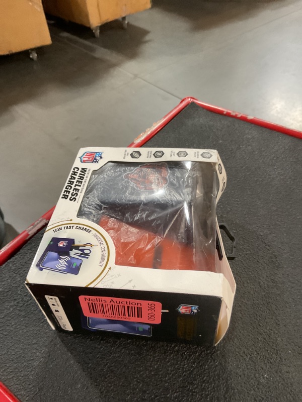 Photo 1 of (FAIR) SOAR NFL Wireless Charger and Desktop Organizer, Chicago Bears