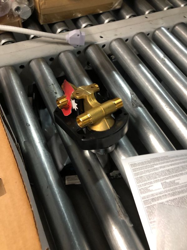 Photo 1 of ***USED - INCOMPLETE - LIKELY MISSING PARTS***
Delta Faucet Modern Raincan 2-Setting Square Shower System Including Rain Shower Head and Handheld Spray Gold, Rainfall Shower System Gold, Shower Valve and Trim Kit, Champagne Bronze 342701-CZ