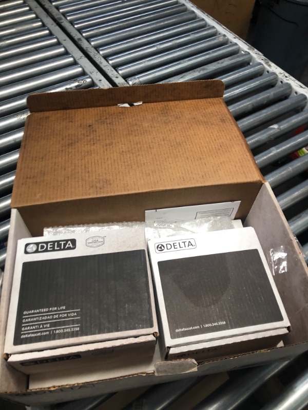Photo 1 of ***USED - INCOMPLETE - LIKELY MISSING PARTS***
Delta Faucet Modern Raincan 2-Setting Square Shower System Including Rain Shower Head and Handheld Spray Gold, Rainfall Shower System Gold, Shower Valve and Trim Kit, Champagne Bronze 342701-CZ