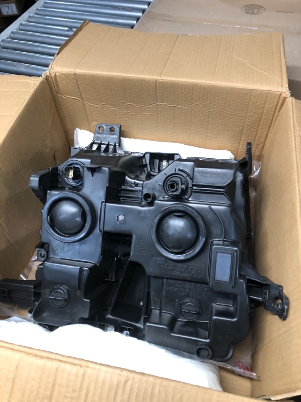 Photo 1 of Huray Halogen Headlight Assembly for Chevy Silverado 2019 2020 2021 1500 [Only for Halogen Version] Factory Halogen Head Lamp for Chevy Silverado Accessories (Passenger Side)