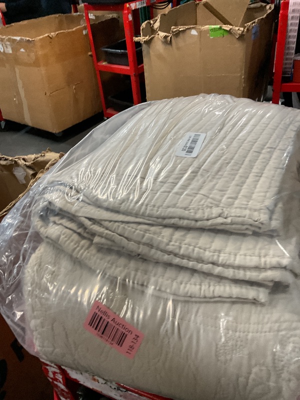 Photo 1 of HoneiLife Oversized King Bedspreads - California King Quilt 120x120,4-Piece Cal King Quilt Sets,Rustic Bedding Sets King Size,Reversible Coverlets Lightweight Bed Cover for All Season Use-Khaki