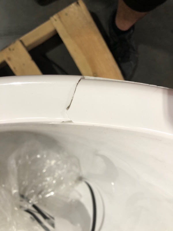 Photo 1 of (CRACKED/CHIPPED) Empava 67 Inch Acrylic Freestanding Bathtub Contemporary Soaking Tub with Brushed Nickel Overflow and Drain EMPV-BT1518, Glossy White