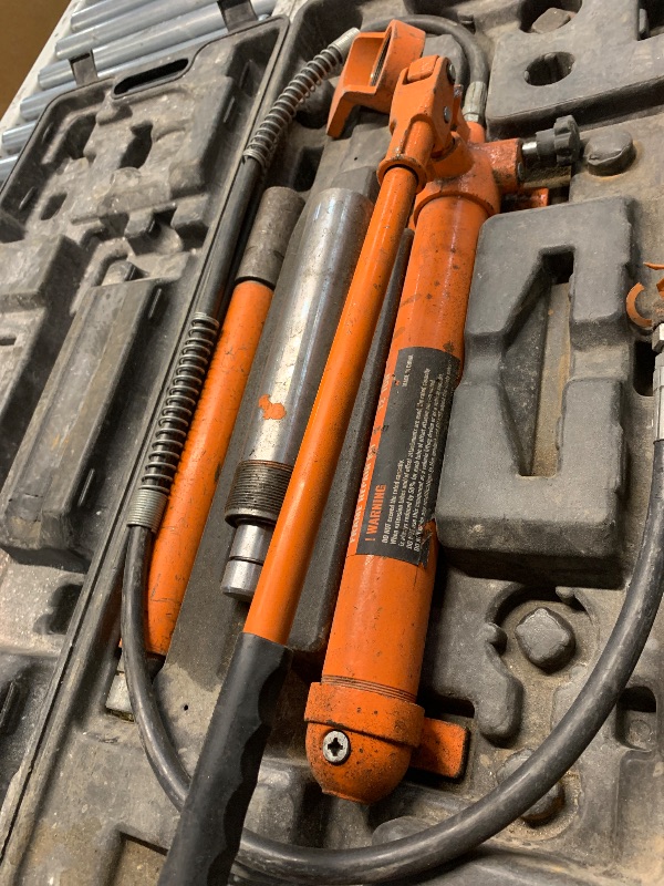 Photo 1 of ***(PARTS ONLY/ MAJOR DAMAGE/ MISSING PARTS)***VEVOR 12 Ton Porta Power Kit, Hydraulic Ram with Pump with 4.6 ft/1.4 m Oil Hose, Portable Hydraulic Jack with Storage Case for Automotive, Garage, Farm, Mechanic (26455 LBS)