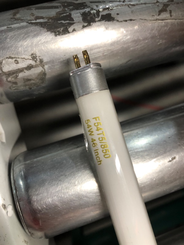 Photo 1 of (POSSIBLE MISSING SOME) Celiwace F54T5/850/HO/ALTO 4 feet 54 Watt, T5 High Output 5000K Fluorescent Tube 46 Inches, 25 Pack G5 Cap 4200 Lumens