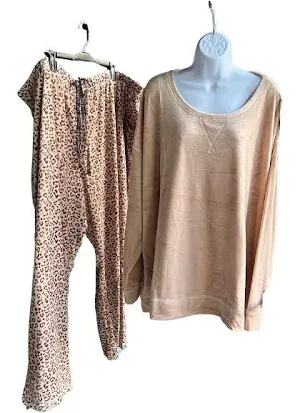 Photo 1 of (EXTRA SMALL) MUKLUKS VELOUR LEOPARD LONG SLEEVE PJ SET