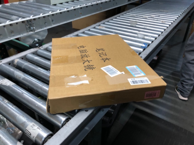 Photo 1 of SAUNUOWL 3D Laptop Screen Magnifier, Foldable Laptop Screen Magnifying Compatible with 15~20 Inch Mobile Phone, Tablet, Laptop; for Seniors Reading Close Work and See a Movie (Color : White)