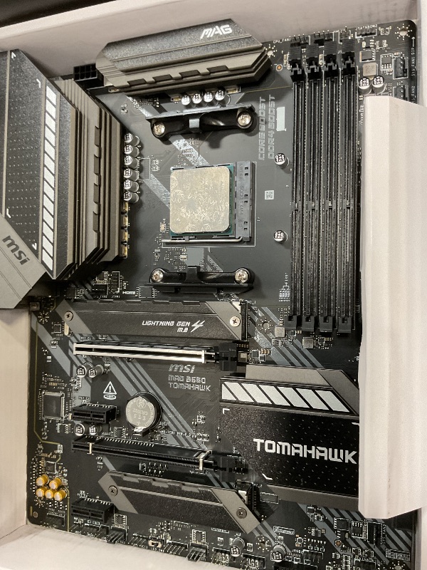 Photo 1 of MSI MAG Tomahawk AMD B550 Socket AM4 ATX DDR4-SDRAM Motherboard