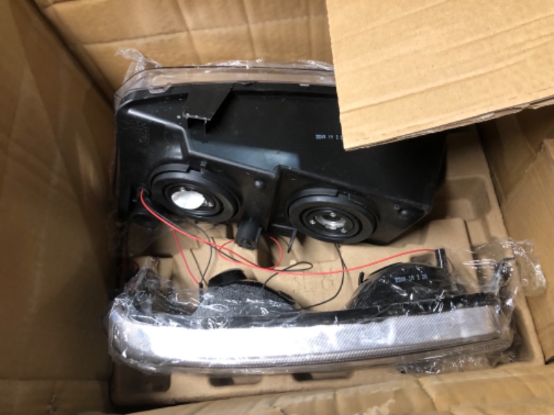 Photo 1 of ***DAMAGED - MOUNTING CLIPS BROKEN ON BOTH LIGHTS - SEE PICTURES***
PIT66 LED Headlight, Compatible with 03-06 Chevy Silverado 1500 2500 3500 HD Model/03-06 Avalanche 1500 2500(Fit No Cladding only) Clear Lens Chrome Housing Clear Corner