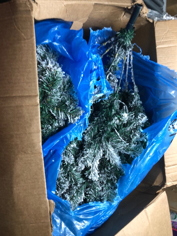 Photo 5 of ***USED - MAJOR DAMAGE - SEE COMMENTS***
6ft Prelit Artificial Flocked Christmas Tree with 350 Lights, Arbol de Navidad with 900 Branch Tips, Fake Christmas Tree Prelit, Premium Spruce Xmas Tree with Fold-Able Metal Base Stand