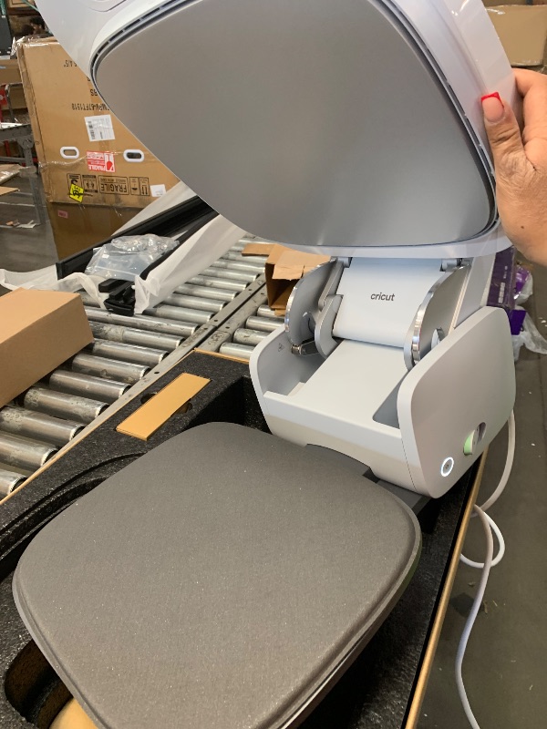 Photo 1 of *POWERS ON**Cricut Autopress Heat Press Machine (15in x 12in) -Commercial-Grade for HTV, Iron On, Infusible, & Sublimation Projects, White