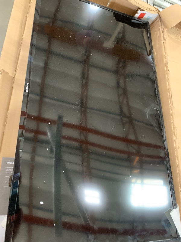 Photo 1 of ** BROKEN SCREEN, FINAL SALE ** SAMSUNG 40-inch Class LED Smart FHD TV 1080P (UN40N5200AFXZA, 2019 Model), Black