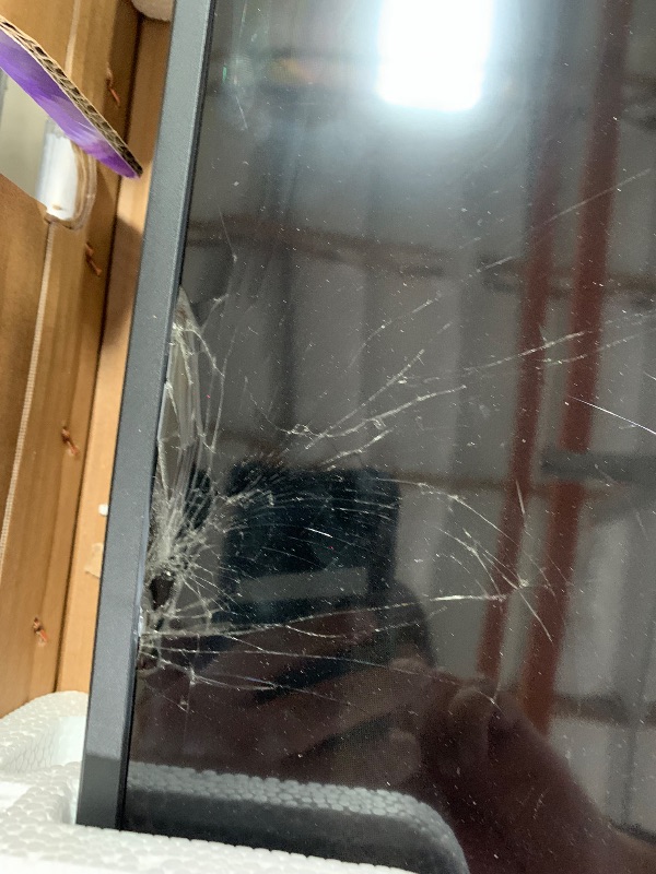 Photo 1 of ** BROKEN, SCREEN, FINAL SALE ** Roku Smart TV – 40-Inch Select Series 1080p Full HD RokuTV with Roku Voice Remote, Bright Picture, Customizable Home Screen – Live Local News, Sports, Gaming