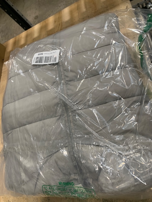 Photo 1 of Amazon Essentials Men's Packable Lightweight Water-Resistant Puffer Jacket (Available in Big & Tall), Light Grey, XX-Large
