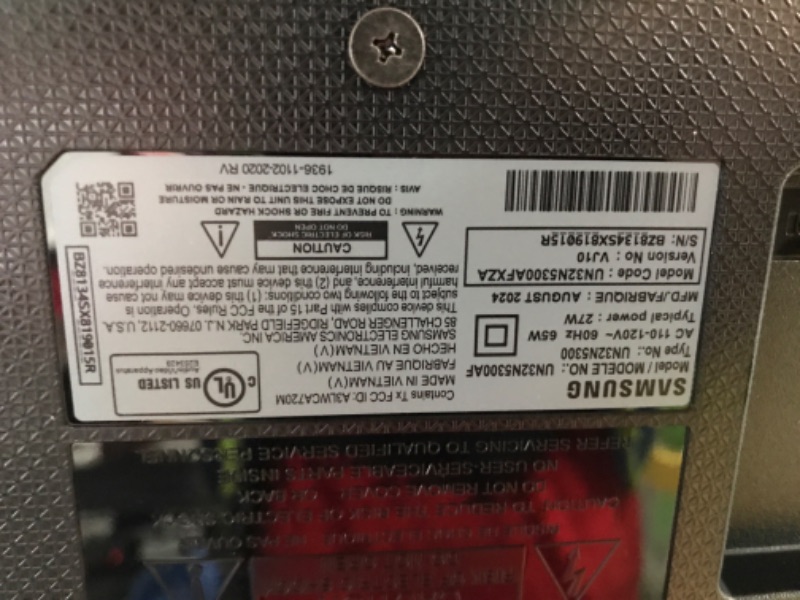 Photo 1 of ************SMASHED SCREEN, NON-FUNCTIONAL***********

SAMSUNG 32-inch Class LED Smart FHD TV 1080P (UN32N5300AFXZA, 2018 Model), Black