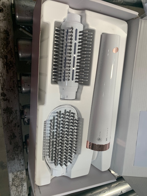 Photo 1 of "T3 AireBrush Duo Interchangeable Hot Air Blow Dry Brush with Two Attachments ? Includes 15 Heat and Speed Combinations, T3 IonFlow Technology, Volume Booster Switch, Lock-in Cool Shot"