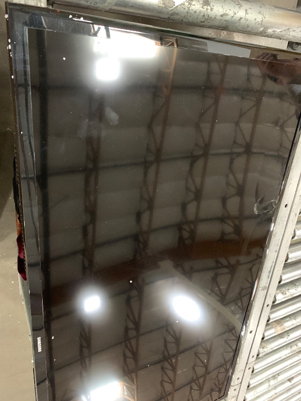 Photo 1 of ****************SCREEN DAMAGED, NOT-FUCNTIONAL**************

SAMSUNG 40-inch Class LED Smart FHD TV 1080P (UN40N5200AFXZA, 2019 Model), Black