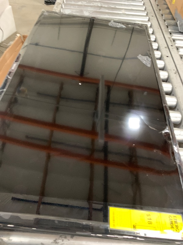 Photo 1 of ***************SCREEN SMASHES, NON-FUCNTIONAL****************

SAMSUNG 40-inch Class LED Smart FHD TV 1080P (UN40N5200AFXZA, 2019 Model), Black
