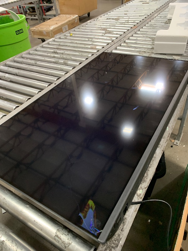 Photo 1 of ****************SCREEN HEAVILY DAMAGED, STILL WORKS*********************

VIZIO 40-inch Full HD 1080p Smart TV with DTS Virtual: X, Alexa Compatibility, Google Cast Built-in, Bluetooth Headphone Capable, (VFD40M-08 New)