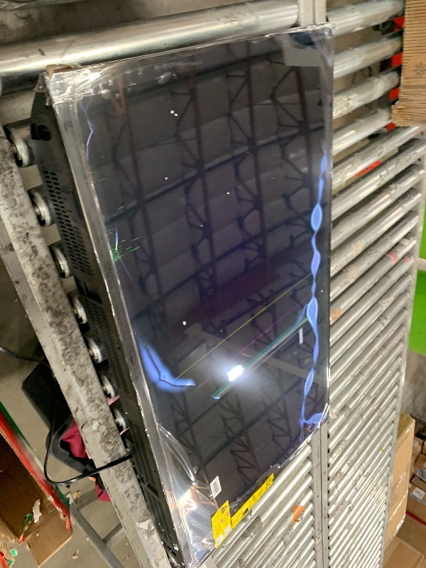 Photo 1 of *********************SCREEN SMASHED, NON-FUCNTIONAL***************

VIZIO 40-inch Full HD 1080p Smart TV with DTS Virtual: X, Alexa Compatibility, Google Cast Built-in, Bluetooth Headphone Capable, (VFD40M-08 New)