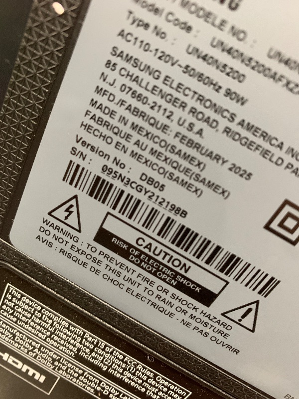 Photo 1 of ******************SCREEN DESTROYED, NON-FUNCTIONAL************

SAMSUNG 40-inch Class LED Smart FHD TV 1080P (UN40N5200AFXZA, 2019 Model), Black