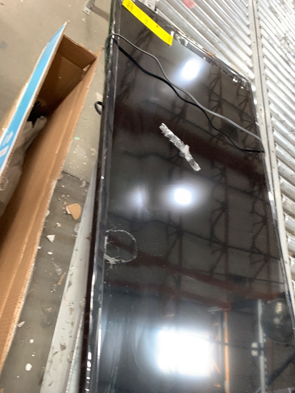 Photo 1 of ******************SCREEN DESTROYED, NON-FUNCTIONAL************

SAMSUNG 40-inch Class LED Smart FHD TV 1080P (UN40N5200AFXZA, 2019 Model), Black