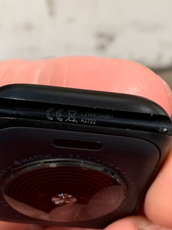Photo 1 of ***************MISSING THE CHARGER**********************

Apple Watch SE (2nd Gen) [GPS 40mm] Smartwatch with Midnight Aluminum Case with Midnight Sport Band S/M. Fitness and Sleep Trackers, Crash Detection, Heart Rate Monitor, Retina Display