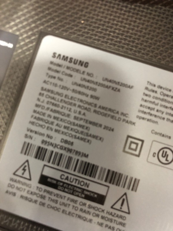Photo 1 of **BROKEN SCREEN**SAMSUNG 40-inch Class LED Smart FHD TV 1080P (UN40N5200AFXZA, 2019 Model), Black