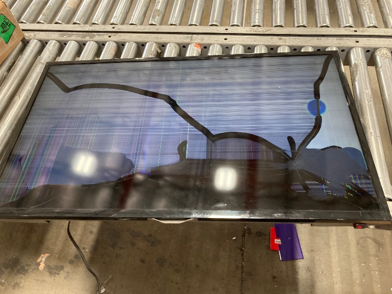 Photo 1 of **SMASHED SCREEN FINAL SALE**SAMSUNG 40-inch Class LED Smart FHD TV 1080P (UN40N5200AFXZA, 2019 Model), Black
