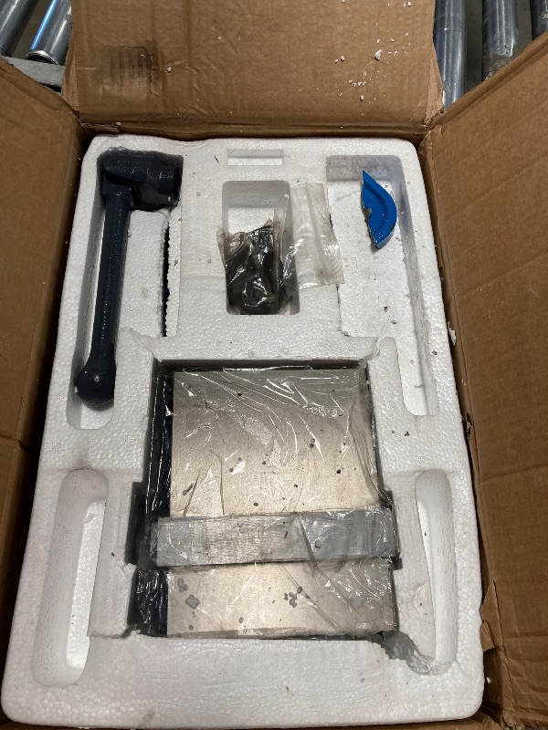 Photo 1 of VEVOR 6 Inch ACCU Lock Down Vise Precision Milling Vice 6 Inch Jaw Width Drill Press Vise Milling Drilling Machine Bench Clamp Clamping Vice (6'')