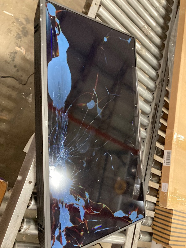 Photo 1 of **SMASHED SCREEN FINAL SALE**Roku Smart TV 2025 – 40-Inch Select Series, 1080p Full HD TV – RokuTV with Voice Remote – Flat Screen LED Television with Wi-Fi for Streaming Live Local News, Sports, Family Entertainment