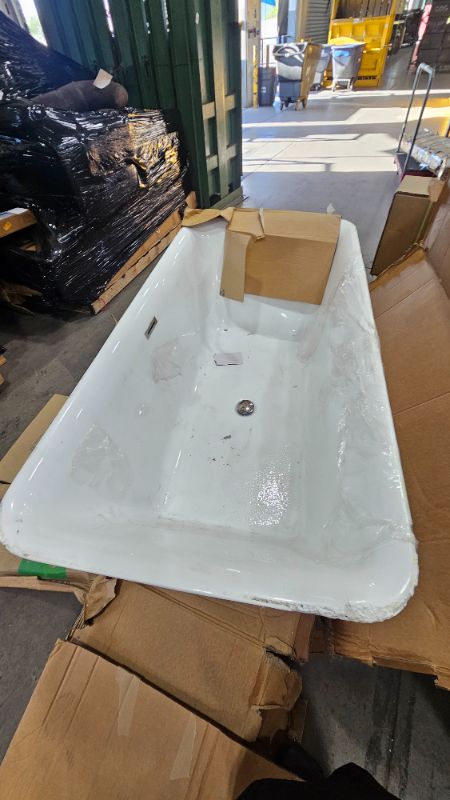 Photo 1 of ***********USED, THE CORNERS ARE DAMAGED****************

Empava 59 Inch Freestanding Bathtub - Mordern Stand Alone Soaking Tubs with Integrated Drain & Overflow System, White