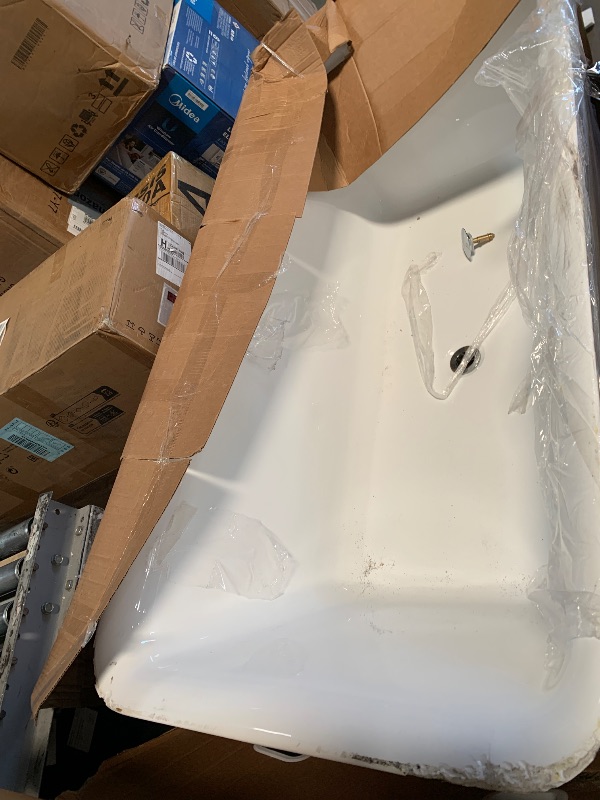 Photo 1 of ***********USED, THE CORNERS ARE DAMAGED****************

Empava 59 Inch Freestanding Bathtub - Mordern Stand Alone Soaking Tubs with Integrated Drain & Overflow System, White