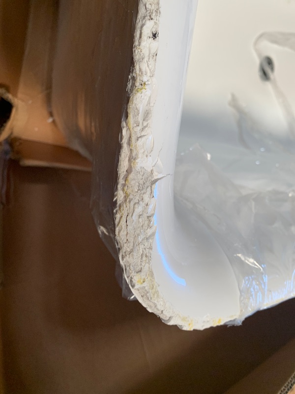 Photo 1 of ***********USED, THE CORNERS ARE DAMAGED****************

Empava 59 Inch Freestanding Bathtub - Mordern Stand Alone Soaking Tubs with Integrated Drain & Overflow System, White