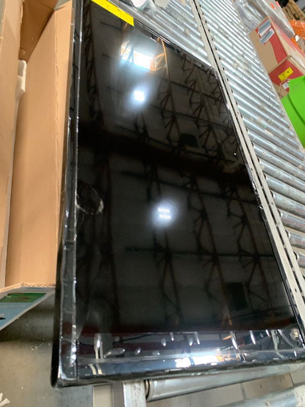 Photo 1 of ******************SCREEN DAMAGED, NON-FUNCTIONAL, FINAL SALE*****************

SAMSUNG 40-inch Class LED Smart FHD TV 1080P (UN40N5200AFXZA, 2019 Model)