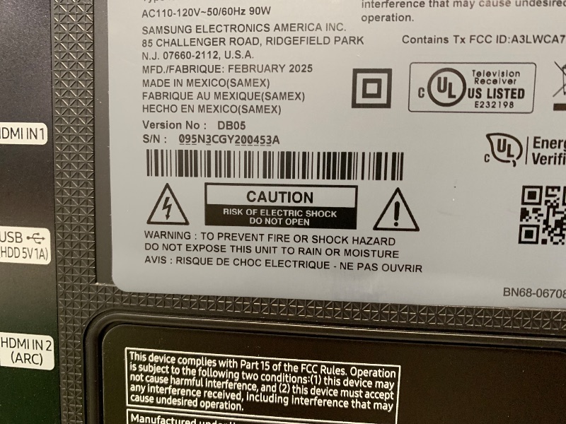 Photo 1 of ******************SCREEN DAMAGED, NON-FUNCTIONAL, FINAL SALE*****************

SAMSUNG 40-inch Class LED Smart FHD TV 1080P (UN40N5200AFXZA, 2019 Model)
