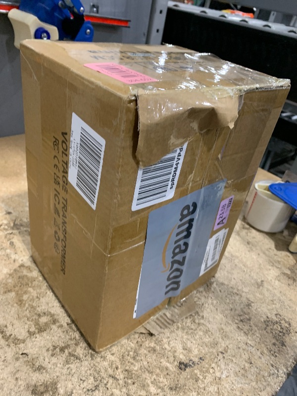 Photo 1 of LVYUAN Voltage Converter Transformer 1500 Watt Step Up/Down Convert from 110V-120V to 220V-240Vt and from 220V-240V to 110V-120V with 2 US outlets, 2 Universal outlets, Resettable Circuit Breaker