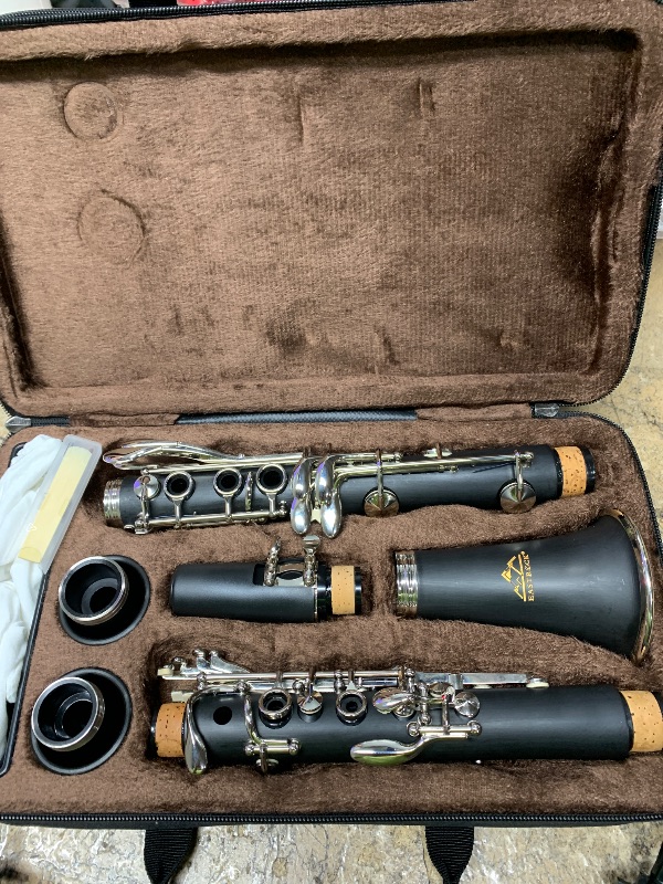 Photo 1 of ****CANNOT FULLY TEST ***  , UNKNOWN DAMAGES ** EASTROCK Bb Clarinet 17 Keys ABS Material Wide Range of Tones Particularly Beginner & Students-friendly with Using Tools and 2 Replaceable Barrels