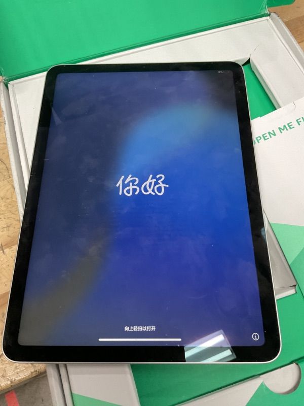 Photo 1 of Apple iPad Air 4-256GB - WiFi - Silver (Renewed Premium)