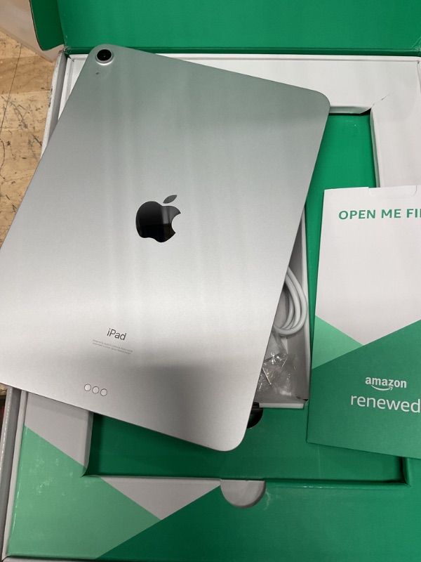Photo 1 of Apple iPad Air 4-256GB - WiFi - Silver (Renewed Premium)