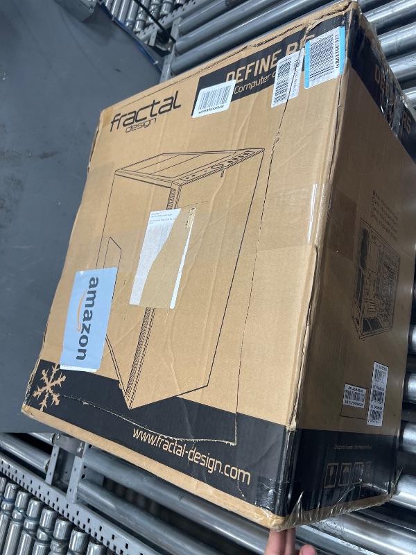 Photo 1 of Fractal Design Define R5 - Mid Tower Computer Case - ATX - Optimized for High Airflow and Silent - 2X Fractal Design Dynamic GP-14 140mm Silent Fans Included - Water-Cooling Ready - Black