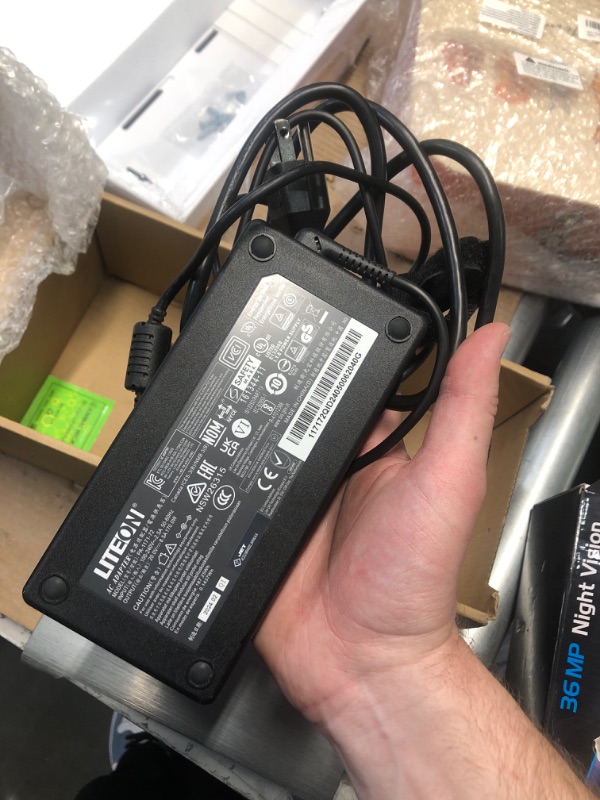 Photo 1 of (POWER TESTED) Kensington SD5800T Thunderbolt 4 and USB4 Quad 4K Display Docking Station, 100W Charging, 2 x HDMI, 2 x DP, 2.5G Ethernet, Card Readers, for Windows/MacOS (K32856NA)