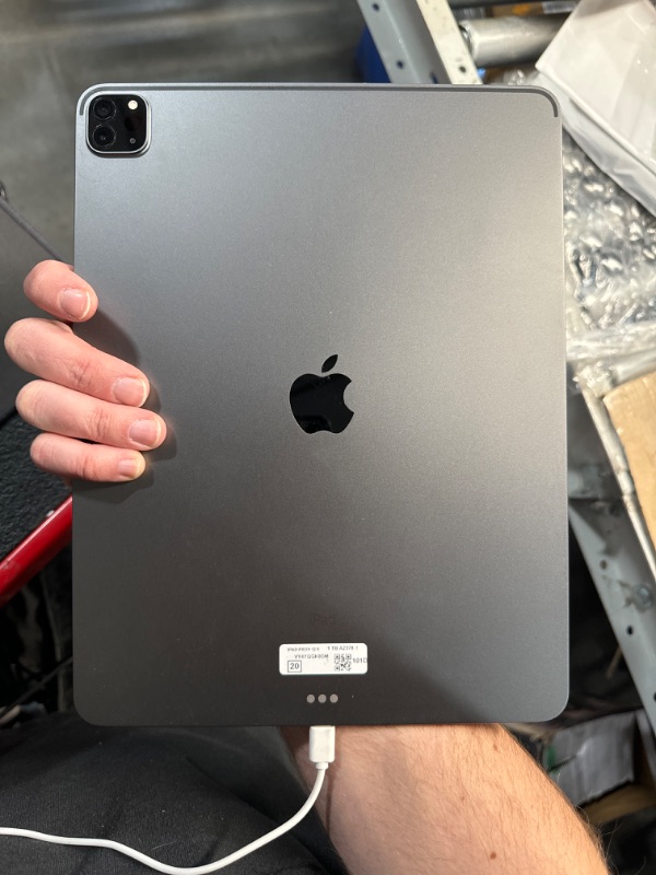 Photo 1 of (POWER TESTED) 2021 Apple 12.9-inch iPad Pro (Wi?Fi, 1TB) - Space Gray (Renewed)
