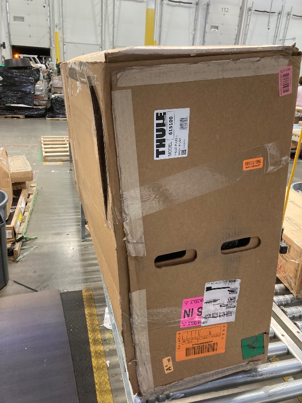 Photo 1 of Thule 615 Pulse Rack, Large, Black