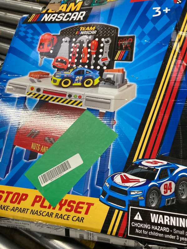 Photo 3 of == SIMILAR==Team Nascar Pit Stop Playset With Take Apart Car (84 Pieces)