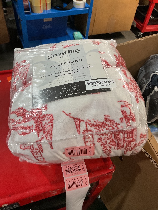 Photo 1 of (FAIR) Great Bay Home Extra Soft Velvet Plush Micro Fleece Christmas Sheet Set | Deluxe Microplush Non Pilling Sheets, Deep Pocket | Lavish Sherpa Velvet Luxe Collection (Queen, Snowtown Toile-Red)