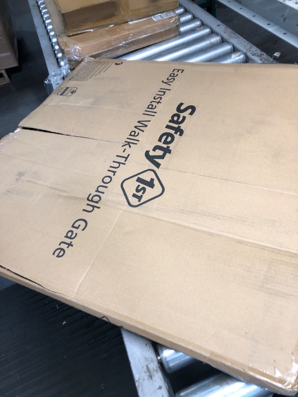 Photo 1 of ***FACTORY SEALED***
Safety 1st Easy Install Walk Through Gate