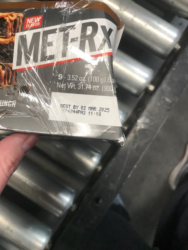 Photo 1 of ***(EXP: 02 MAR 2025)NONREFUNDABLE***MET-Rx Big 100 Protein Bar, Meal Replacement Bar, 30G Protein, Salted Caramel Brownie Crunch, 9 Count, 3.52 Oz.(Packaging may vary)